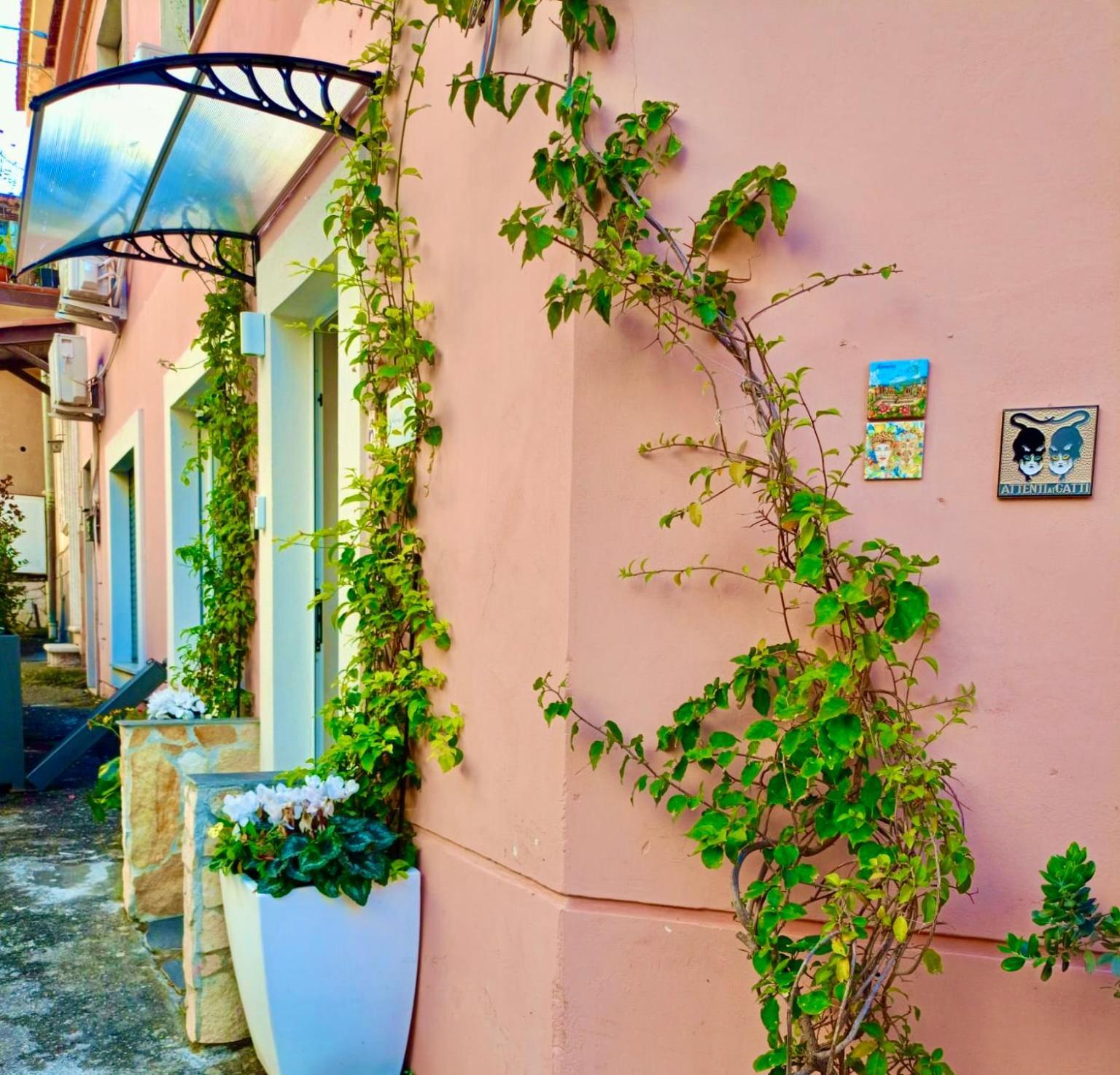 Taormina Center Private Apartments By Fragranza Di Sicilia Ngoại thất bức ảnh